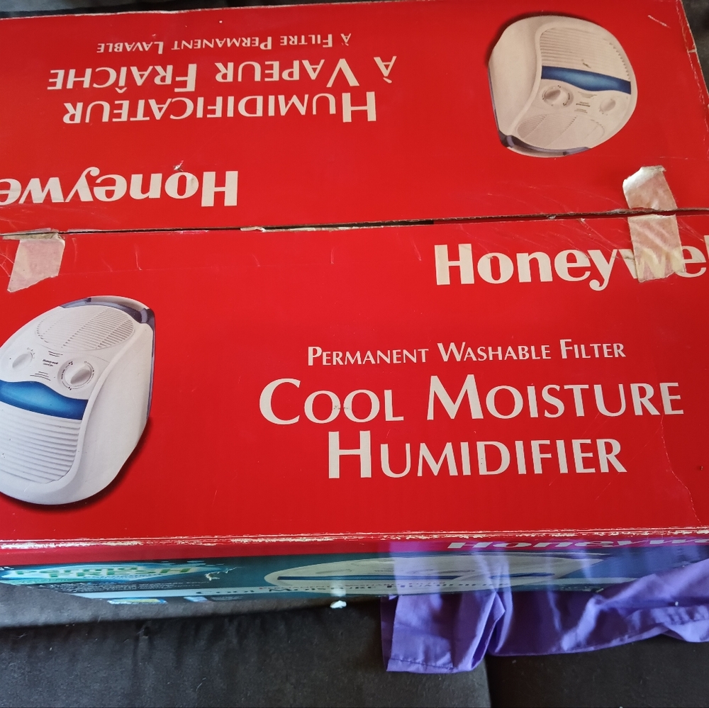 Honeywell Cool Moisture Humidifier - White and Blue